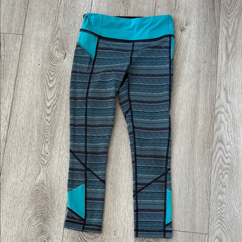 Lululemon Vibrant Teal and Gray Leggings with pockets